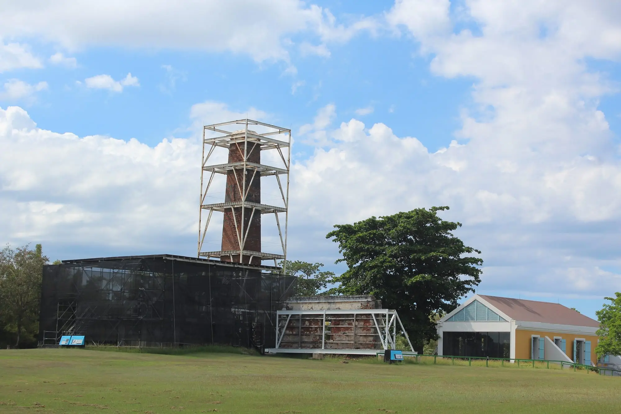 The sugar mill chimney of Hacienda La Esperanza above the grounds of the historic site